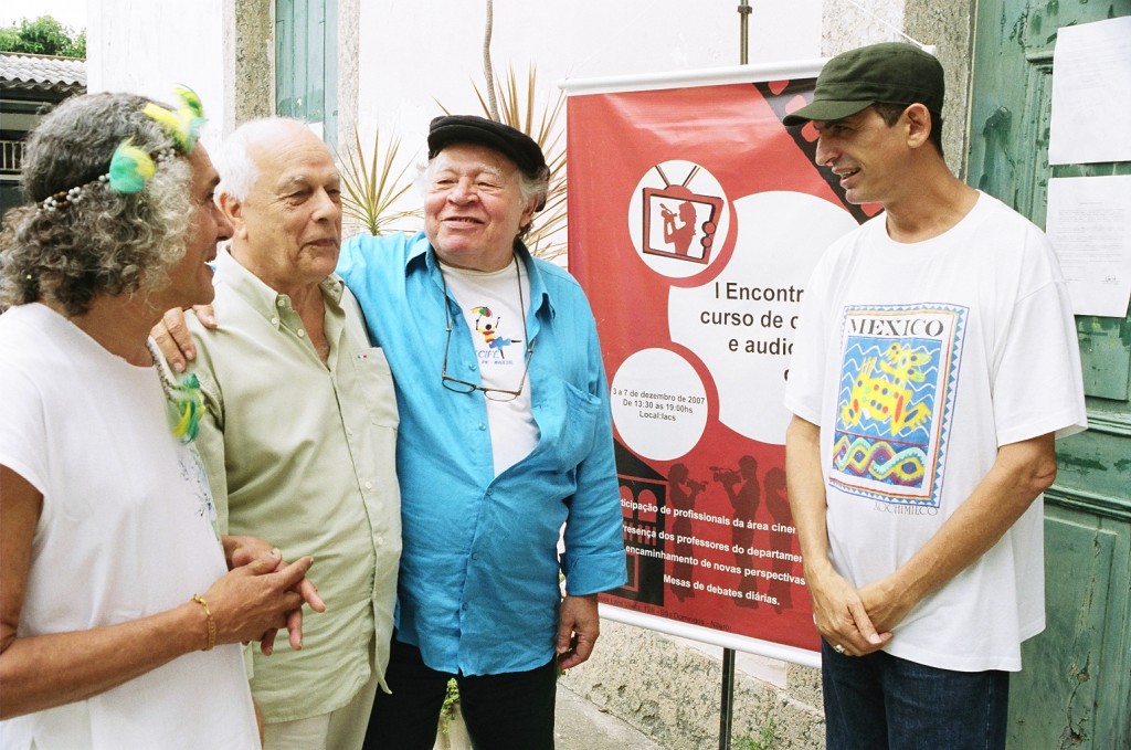 Os professores José Marinho, Nelson Pereira dos Santos, Sergio Santeiro e o cineasta Cláudio Assis durante um Encontro de Ensino de Cinema na UFF, em 2007.
